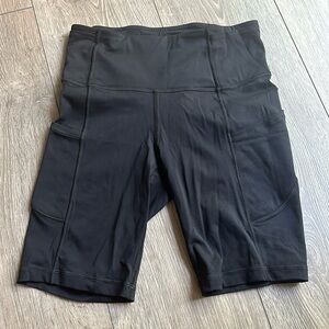 Lululemon biker shorts with pockets black size 4 NWOT athletic yoga